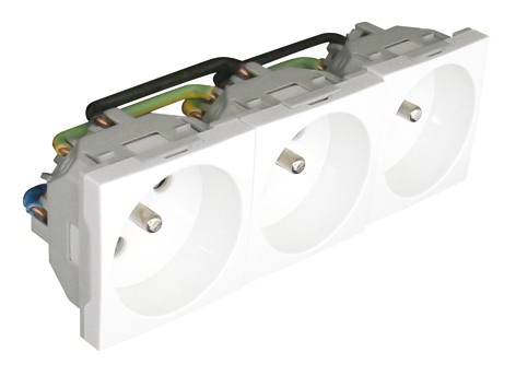 Block of Three Earth Sockets (French Type) - 6 Modules